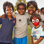 雪佛龙操作的惠斯通项目和当地社区共同努力，确保Onslow仍然是一个充满活力的，可持续的区域社区，几十年来。