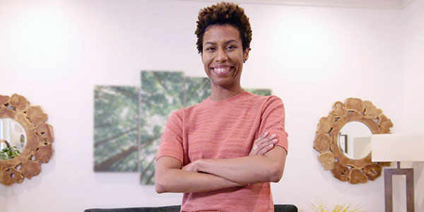 罗妮卡·卡普兰(ronika Kaplan)在大学三年级时就爱上了地质学，这引发了她职业目标的转变。作为一名具有非传统背景的地质学家，Rhonika具有创新解决问题的能力。